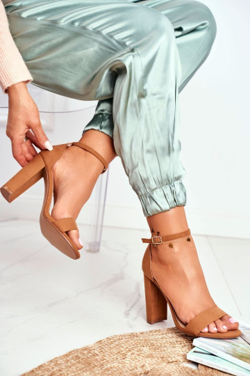 Moteriški sandalai su zomšiniais kupranugariais Anastasie