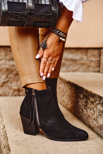 Moteriški batai ant kulno Zomšinės odos Big Star Black GG274362