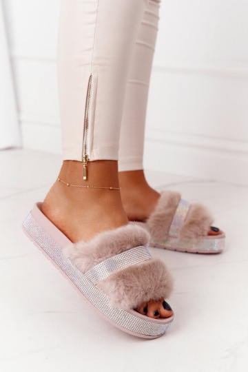 Platforminės šlepetės su kailiu ir kubiniu cirkonio smėlio spalvos įspūdį 2