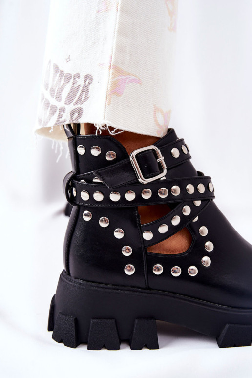 Darbuotojas su Kalnų krištolas ant platformos Juoda Vernelle