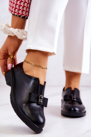 Moteriški brogai su puošmena juoda janelė