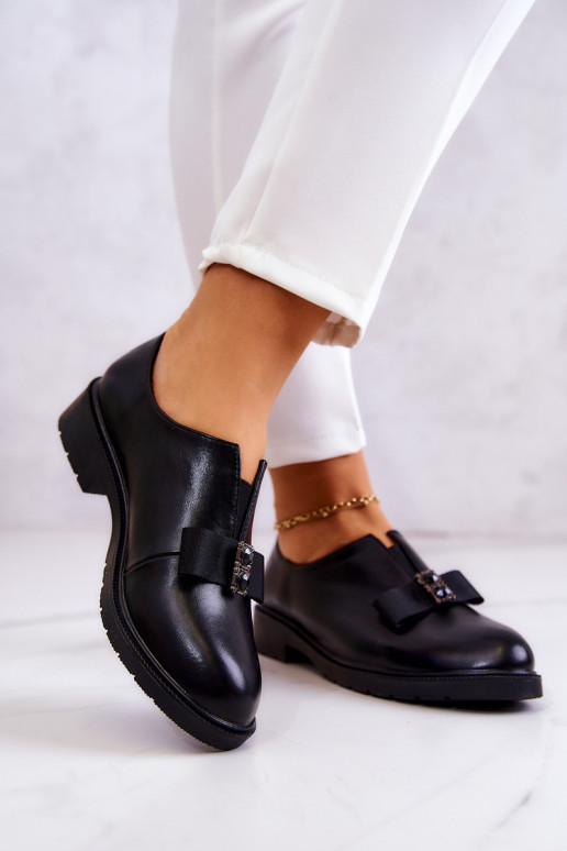 Moteriški brogai su puošmena juoda janelė