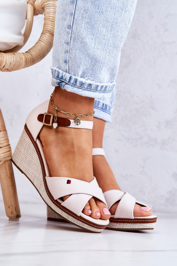 Moteriški sandalai ant pleišto smėlio spalvos Veenus 2
