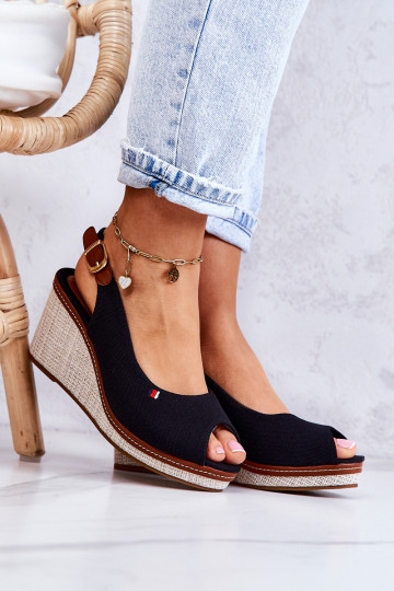 Patogūs moteriški sandalai su sagtimi Black Thallas