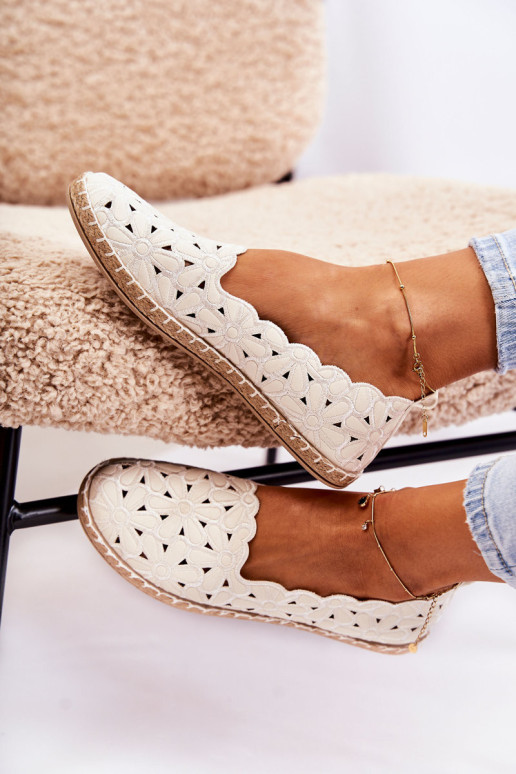 Moteriškos užsegamos balerinos su gėlėmis White Vennice