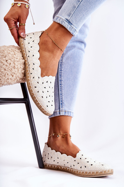 Moteriškos užsegamos balerinos su gėlėmis White Vennice