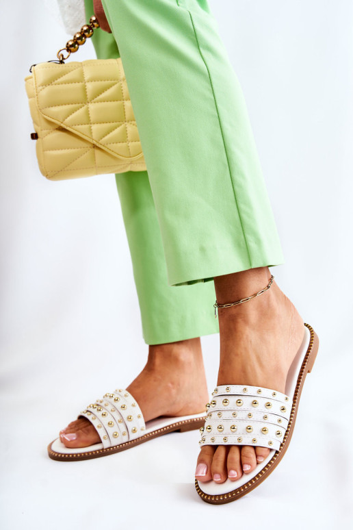 Moteriškos odinės šlepetės su dekoracija White Brien