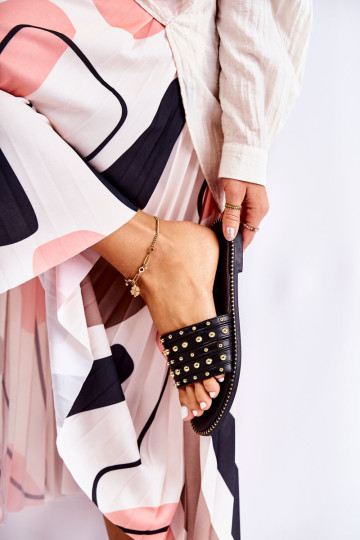 Moteriškos odinės šlepetės su dekoracija Black Brien