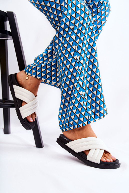 Klasikinės moteriškos odinės šlepetės White Daron