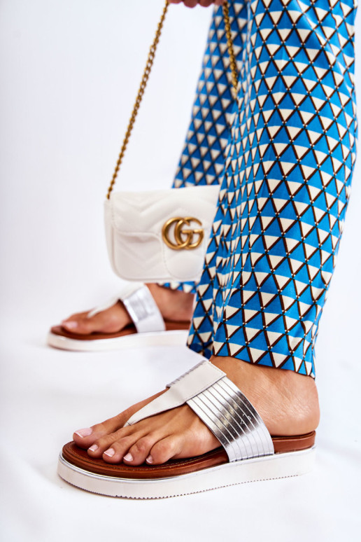 Moteriškos šlepetės ant pleišto Baltos ir sidabrinės spalvos Morissa