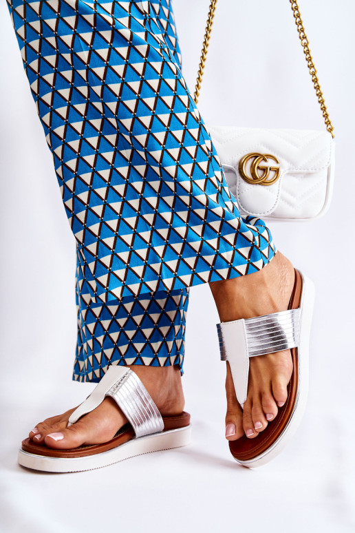 Moteriškos šlepetės ant pleišto Baltos ir sidabrinės spalvos Morissa