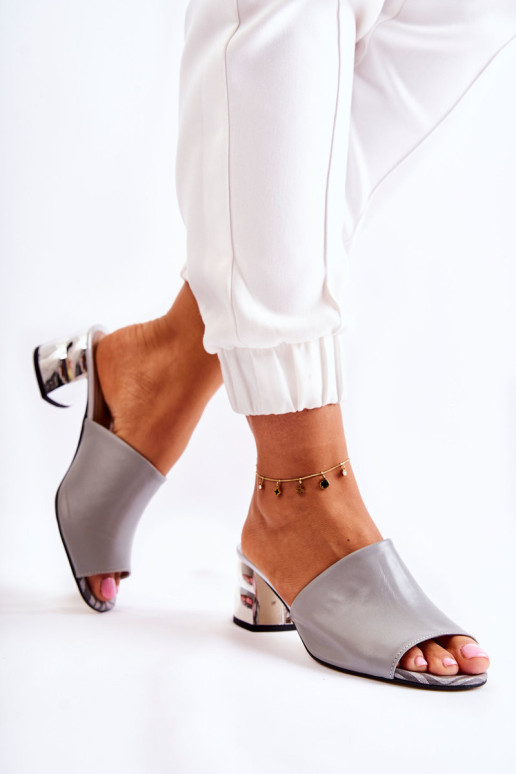 Odinės moteriškos šlepetės ant kulno Pilka Perry