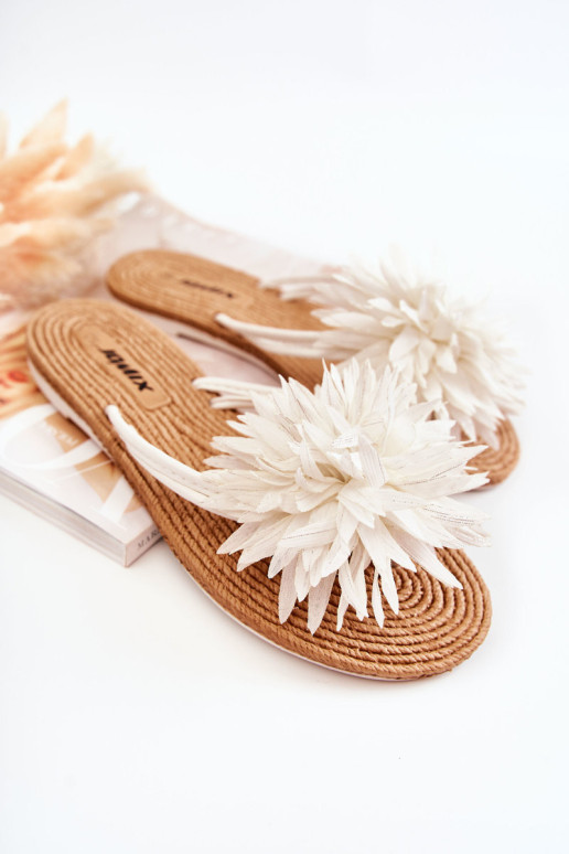 Moteriškos šlepetės su audinio ornamentu White Eviana