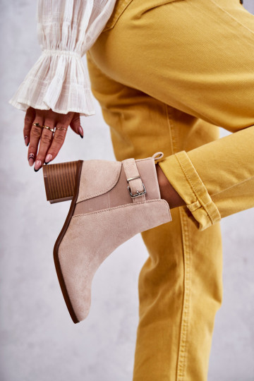 Zomšiniai batai ant smėlio spalvos Vannes