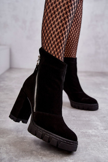 Madingi zomšiniai aukštakulniai batai Laura Messi 2509 juodi 2