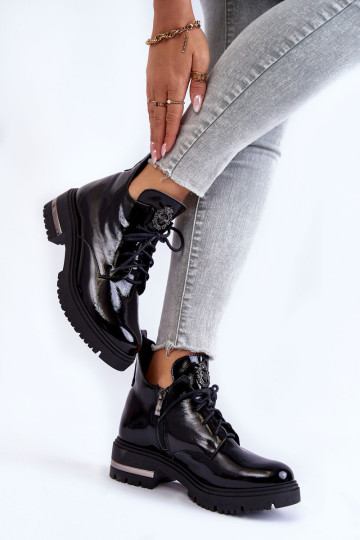 Lakuoti moteriški batai ant plokščio kulno 2