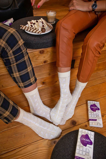 Baltojo šokolado vaivorykštės kojinės 1 pora