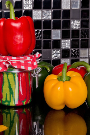 Vaivorykštės kojinės daržovės stiklainyje Čili pipirai žirneliai su morkomis 2 poros 2