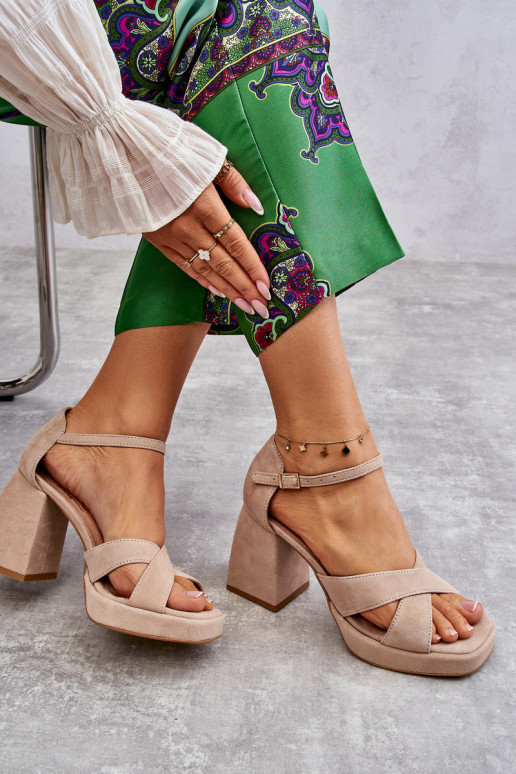 Moteriški zomšiniai aukštakulniai sandalai...