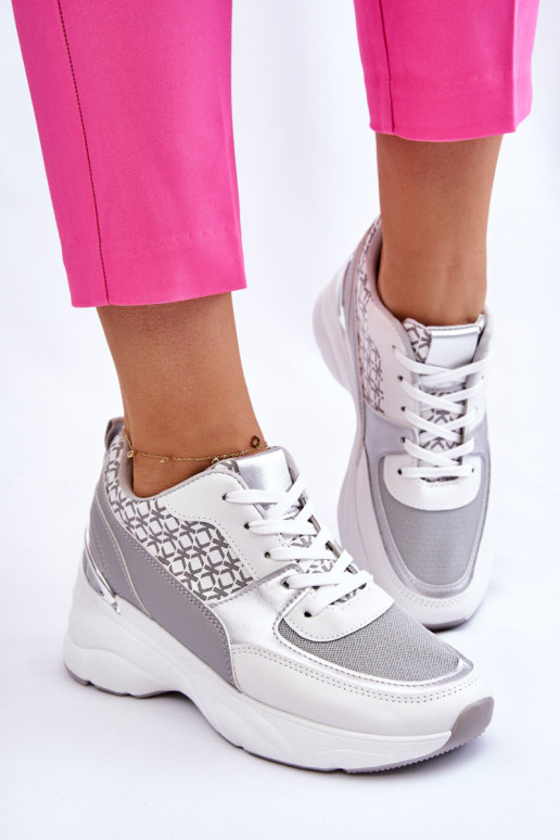 Moteriški sportiniai bateliai ant platformos...