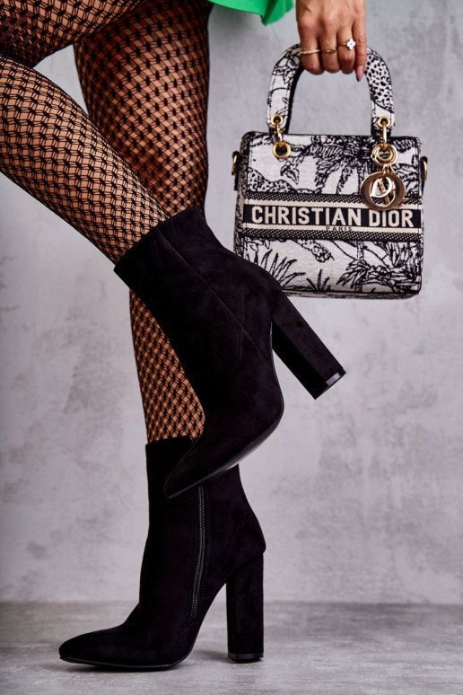 Elegantiški zomšiniai batai ant juodos spalvos Ettany