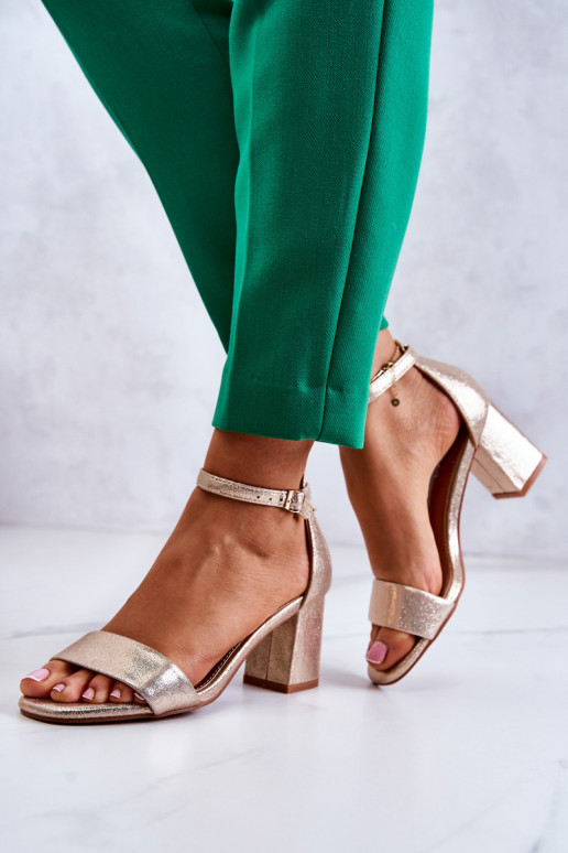 Madingi moteriški sandalai ant kulno auksiniai...