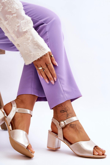 Patogūs sandalai ant kulno aukso spalvos Bellamy