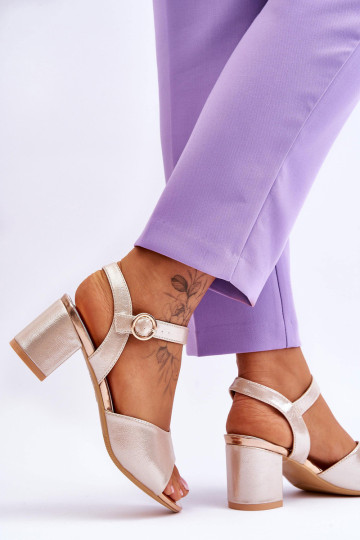 Patogūs sandalai ant kulno aukso spalvos Bellamy