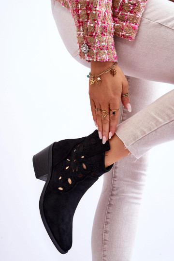 Moteriški zomšiniai ažūriniai kaubojiški batai Black Daxon