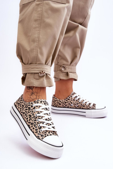 Moteriški sportbačiai ant storos smėlio spalvos ir juodos spalvos