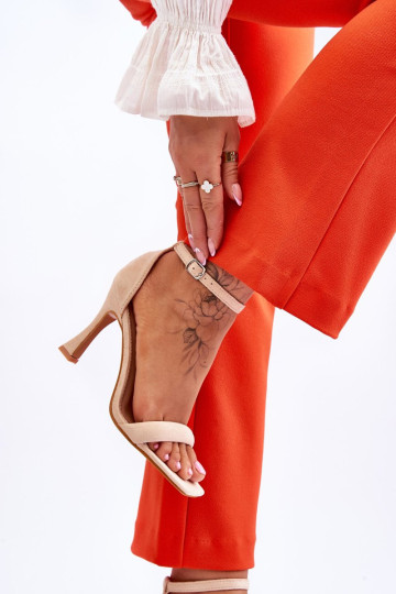 Moteriški zomšiniai aukštakulniai sandalai smėlio spalvos...