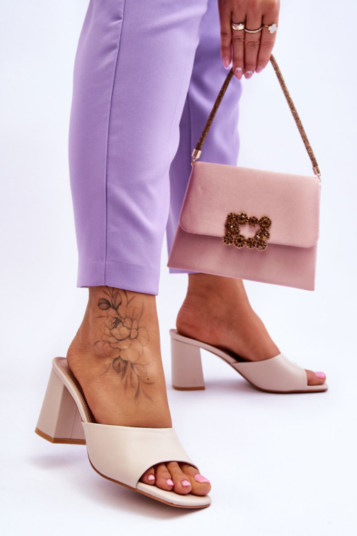 Moteriškos s klasikinės šlepetės smėlio spalvos...