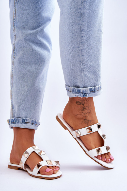 Moteriškos šlepetės su didelėmis smeigėmis...