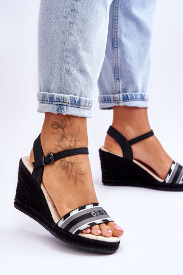 Patogūs moteriški sandalai su pleištais Big Star LL274877 juodi