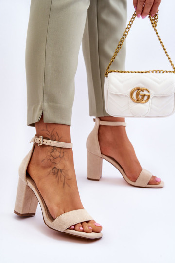 Moteriški klasikiniai zomšiniai sandalai smėlio spalvos Passo