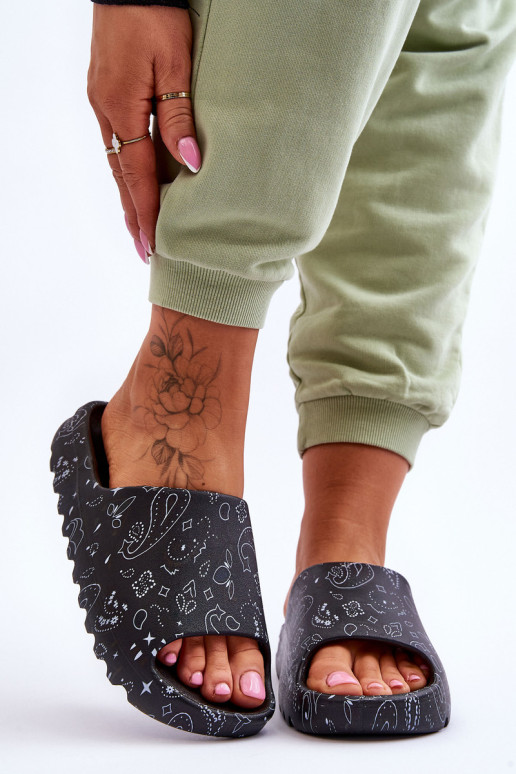 Madingos moteriškos šlepetės ant masyvios...