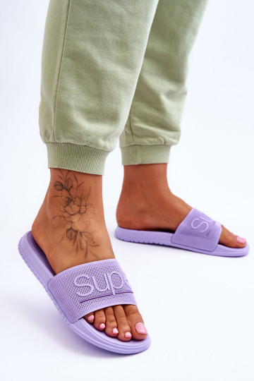 Šviesios moteriškos šlepetės su užrašu Violet Merry