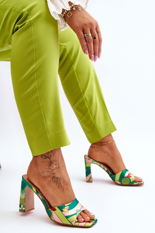 Moteriškos šlepetės su raštuota kulno žalia...