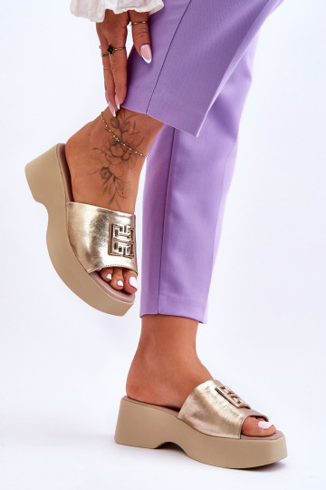 Moteriškos odinės platforminės šlepetės su papuošimais...