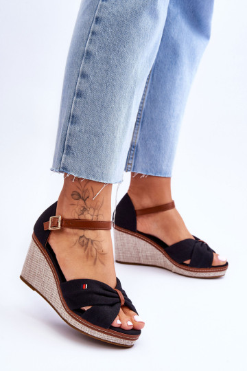 Moteriški sandalai ant pinto pleišto Juoda Judith 2