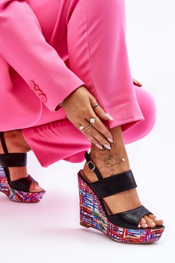 Moteriški sandalai su pleištais Black Calderia