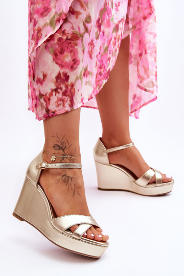 Klasikiniai pleištiniai sandalai auksiniai Givana 2
