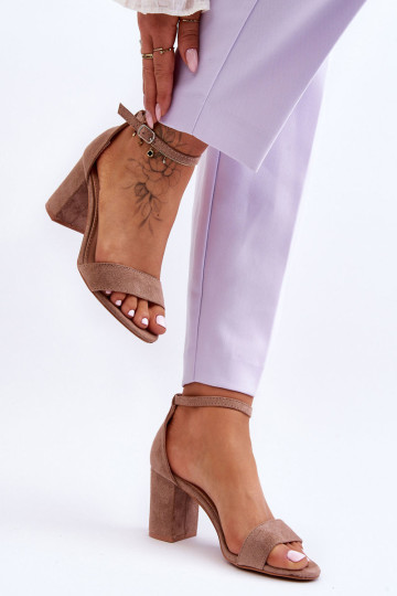 Zomšiniai aukštakulniai sandalai Tamsiai smėlio spalvos...