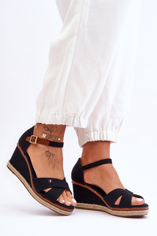 Moteriški sandalai su pleištiniais juodais...