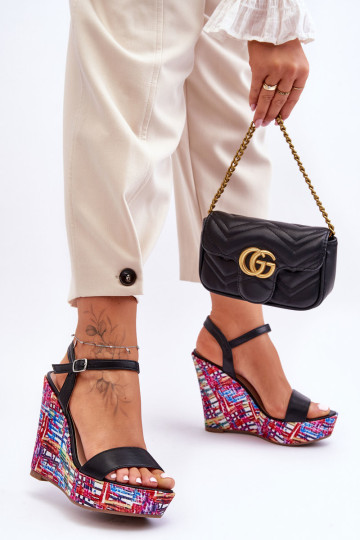 Moteriški sandalai ant spalvingo pleišto juodo Malibu