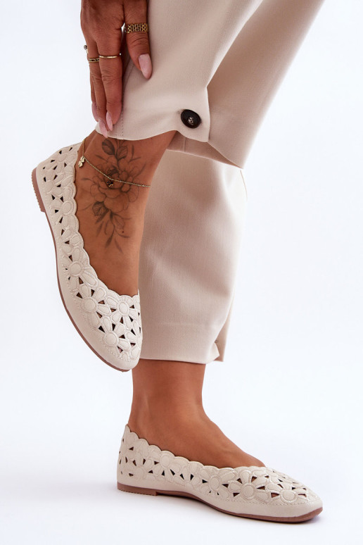 Moteriški blizgantys suvarstomi smėlio spalvos...