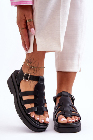 Odinės plokščios basutės su juodais dirželiais Diosa