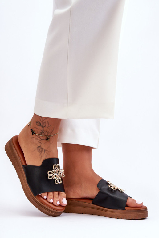 Odinės moteriškos šlepetės su juoda azera