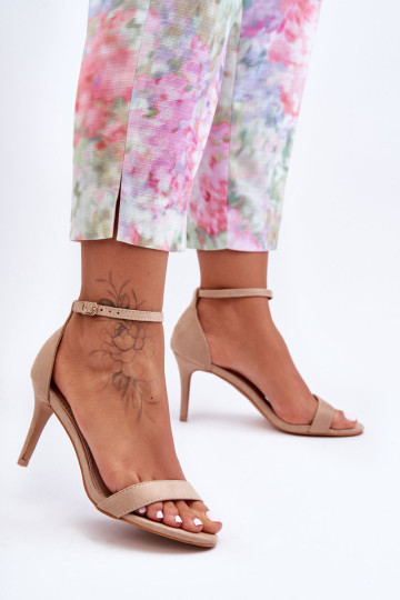 Klasikiniai sandalai ant kulno smėlio spalvos Tossa