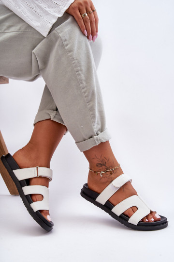 Odinės klasikinės moteriškos šlepetės su lipnia juostele, balta Amedon